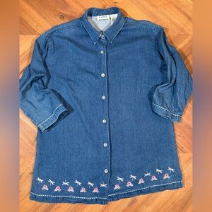 Tabi International Embroidered Chambray Shirt – Floral Dragonfly Hem